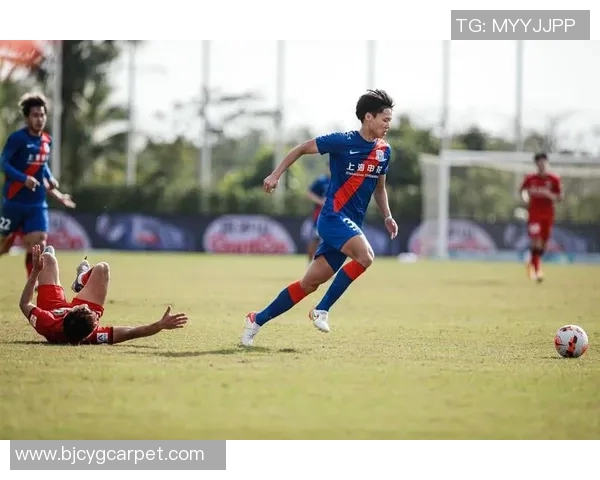 足球明星的崛起与挑战：从草根到顶级联赛的奋斗历程与成就